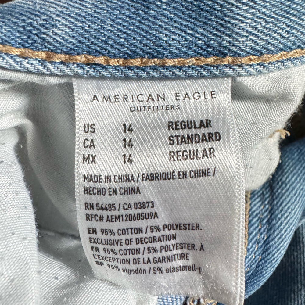American Eagle Light Blue Distressed Mom Jeans - Picture 7 of 7